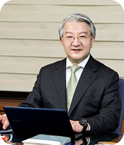 Prof. Sang-Yup Lee, Vice Chair Dist. Prof., Dept. of CBCE, KAIST Photo